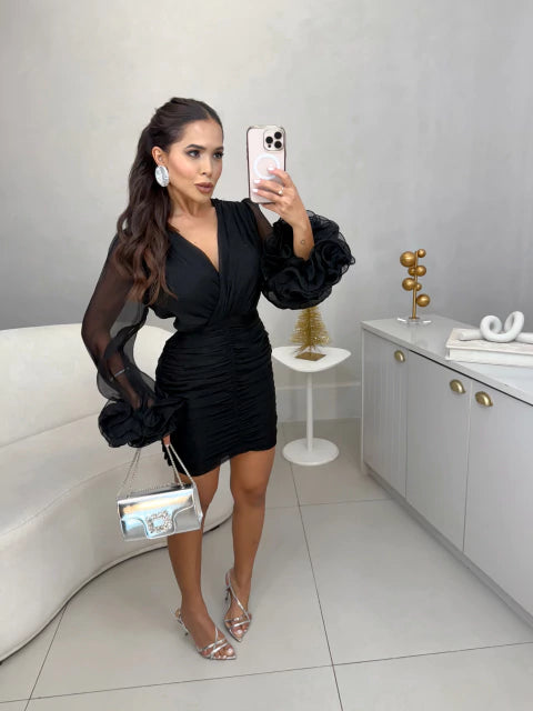 Vestido sara curto com manga longa com babados - preto