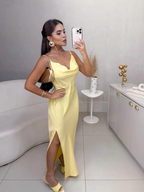 Vestido em cetim de alcinha com fenda - amarelo