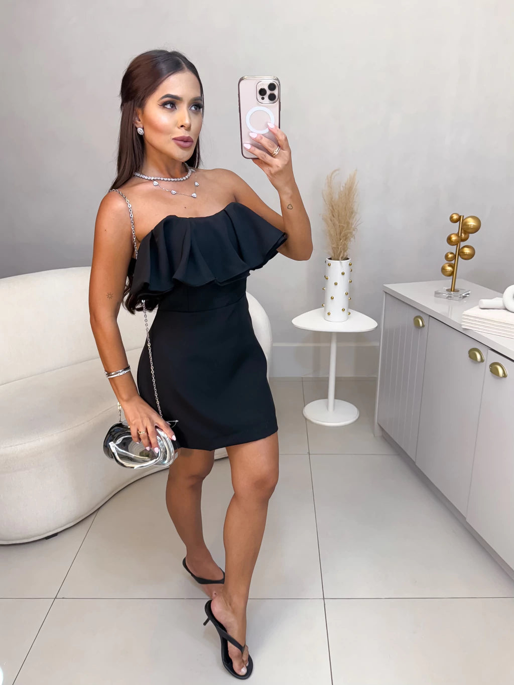 Vestido alfaiataria tomara que curtinho com babados - preto