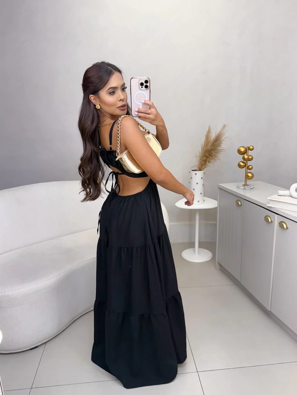 Vestido longo de alcinha com recorte na cintura e babados - preto