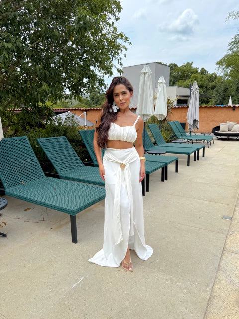 Conjunto de saia com concha e cropped drapeado - Off white